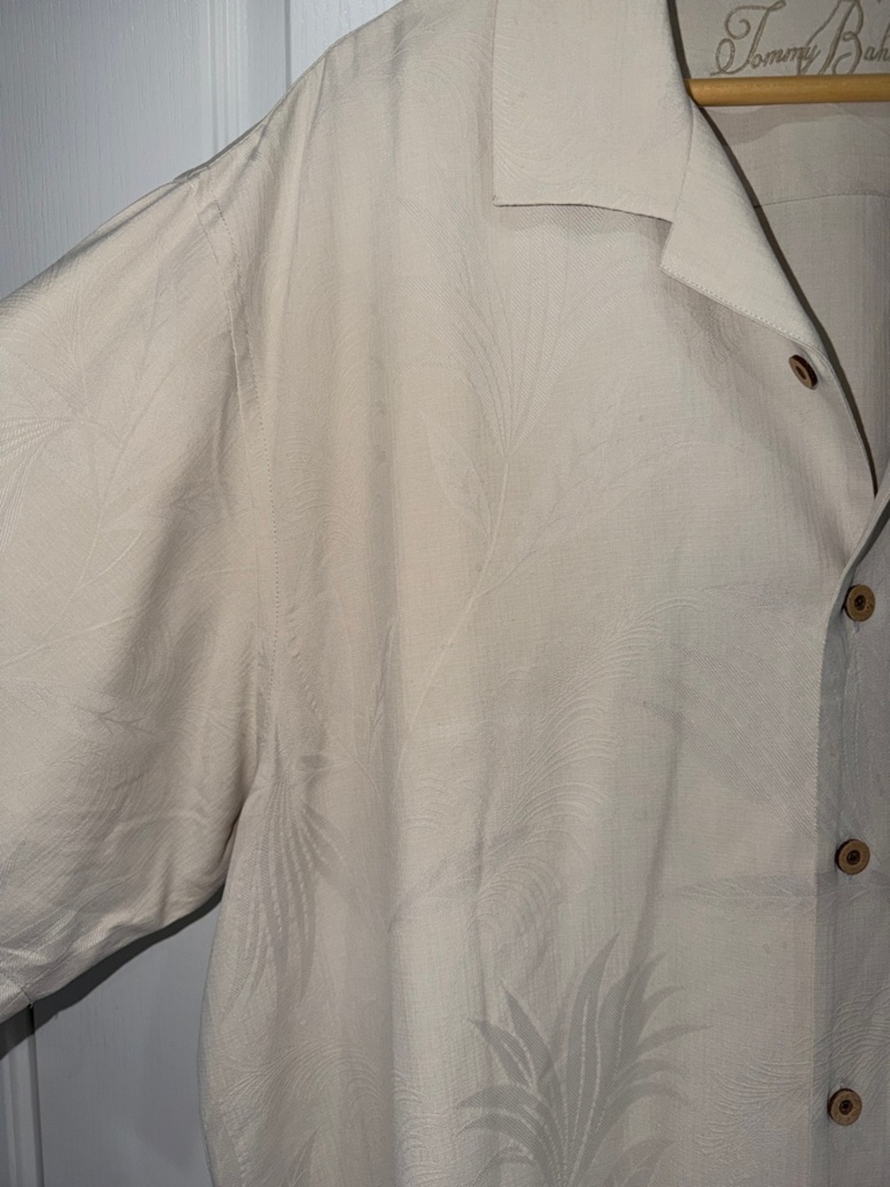 Tommy Bahama Beige Short-Sleeve Camp Button-Down Shirt floral print size XLarge - Picture 2 of 5